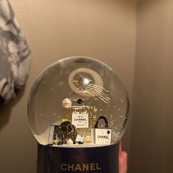 Chanel Beauté 2025 limited edition snow globe