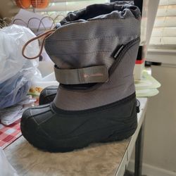 Girls youth Columbia waterproof snowboot size 12