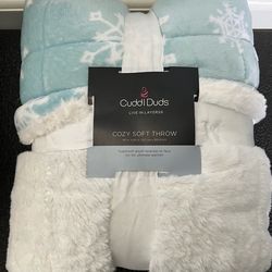 Cuddl Duds THROW 50” x 60”. New