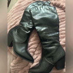 New Women’s Boots Size 6 