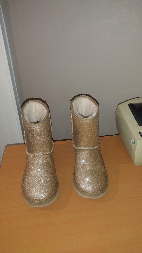 UGG GIRLS BOOTS SIZE 5