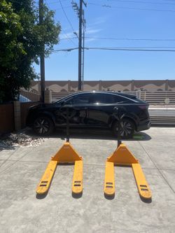 Pallet jacks 250$ each