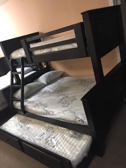 Pinewood bunk beds twin-full and trundle mattress included