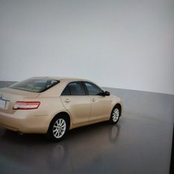 2011 Toyota  Camry.  Clean Title In Hand
