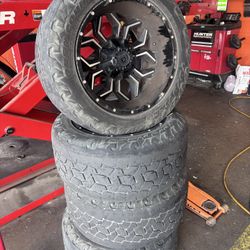 20x12 8lug Chevy 2500 Ram 2500