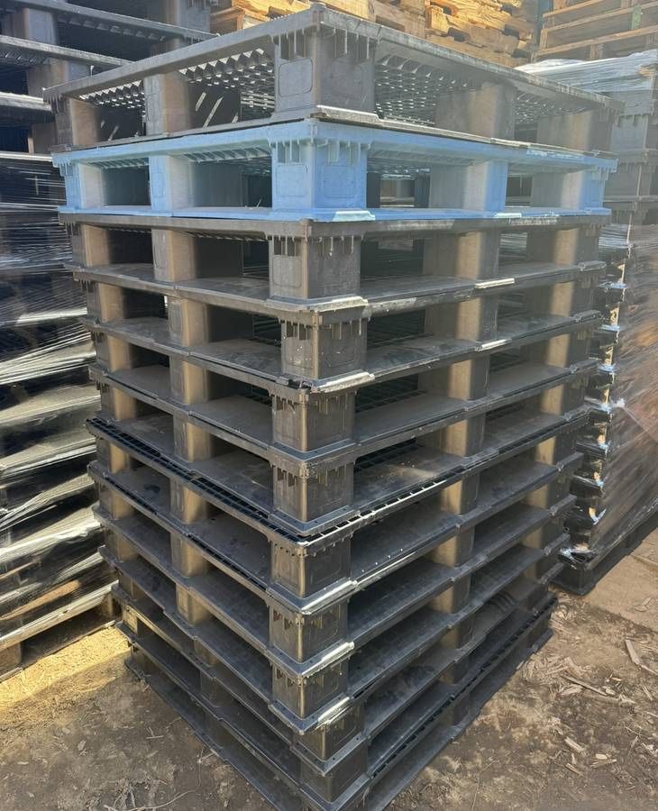Heavy Duty Plastic Pallets 48x40 for Sale in Norco, CA - OfferUp