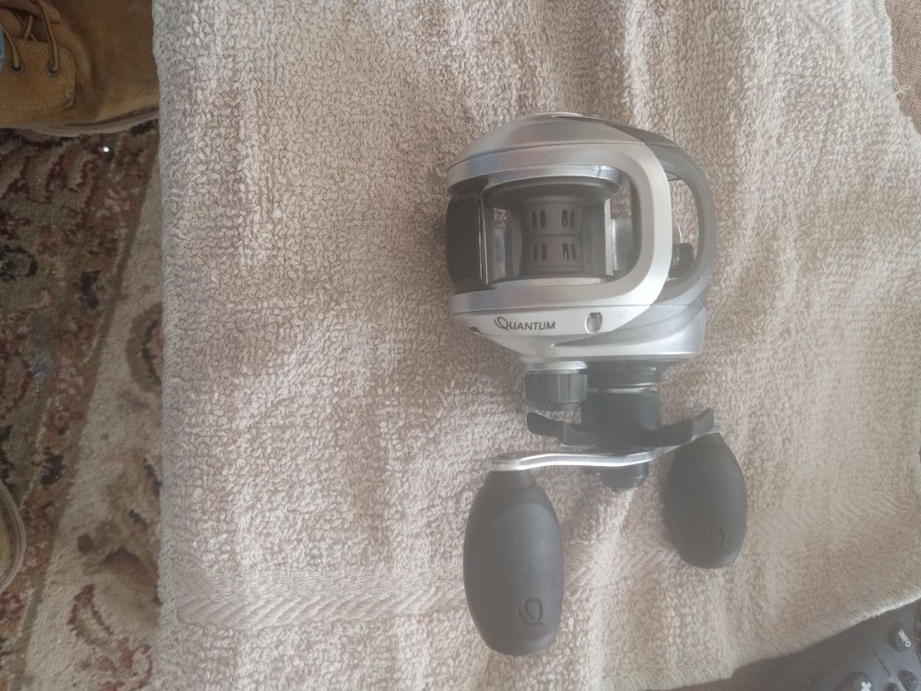 Fishing Reel  (Quantum Throttle  ) NEW