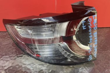 2015-2019 LAND ROVER DISCOVERY SPORT  REAR LEFT (DRIVER SIDE) TAILLIGHT LAMP OEM