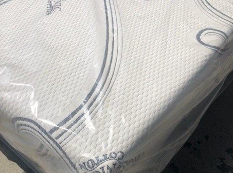 KIG MEMORY FOAM WHIT BOX SPRING BRAND NEW ‼️