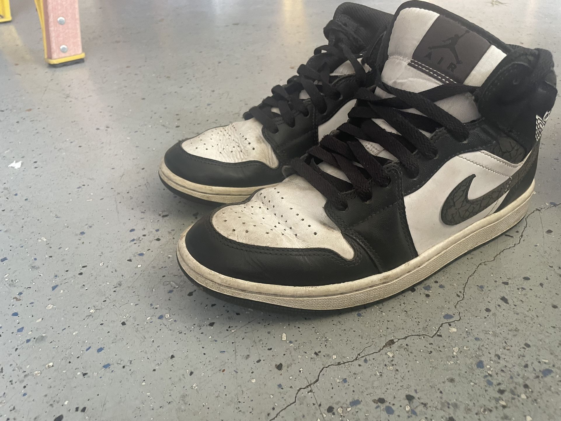 Air Jordan 1 High “Cracked Leather” (Black/White)