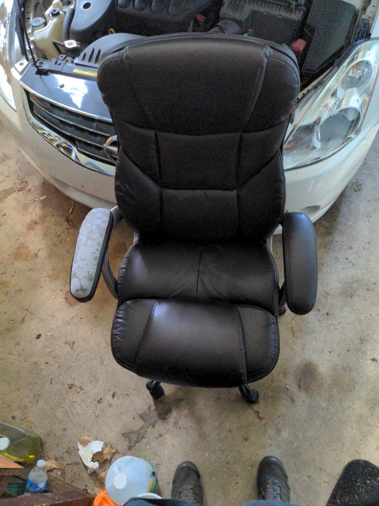 Extremely Comparable Work Chair