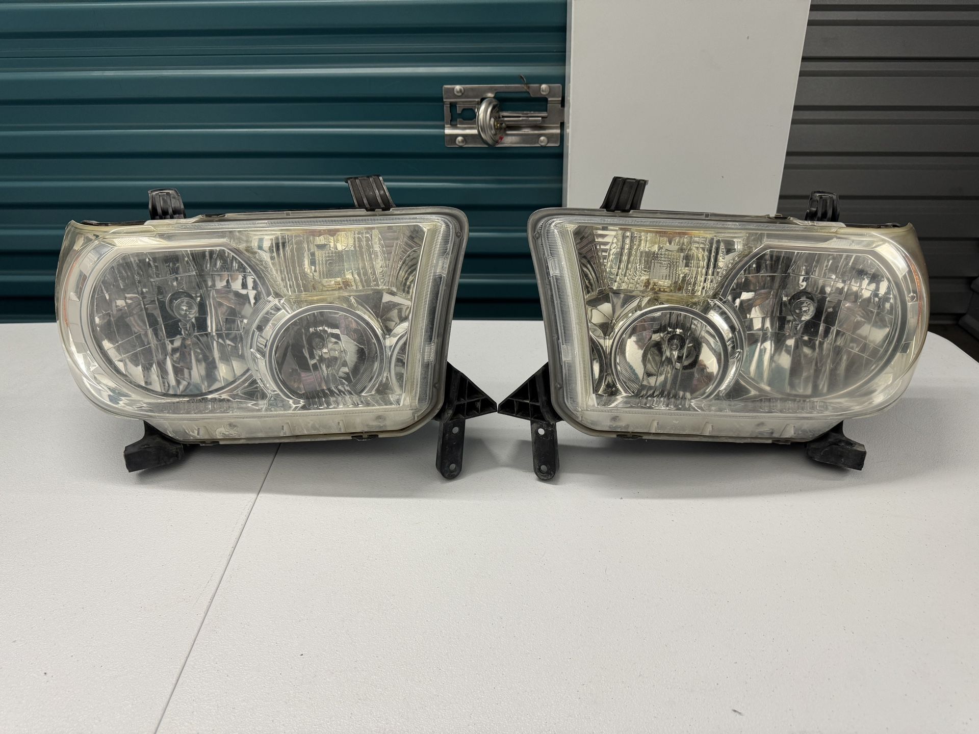 Toyota Tundra OEM Headlights