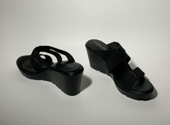 Charles David Slip-on T Strap Elastic Sandals Size 7.