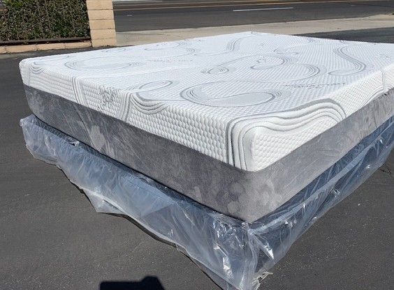 Cal King Organic Cool Gel Memory Foam!!