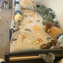 Toddler twin bed