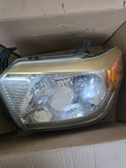 2015 Toyota Tundra OEM Headlights