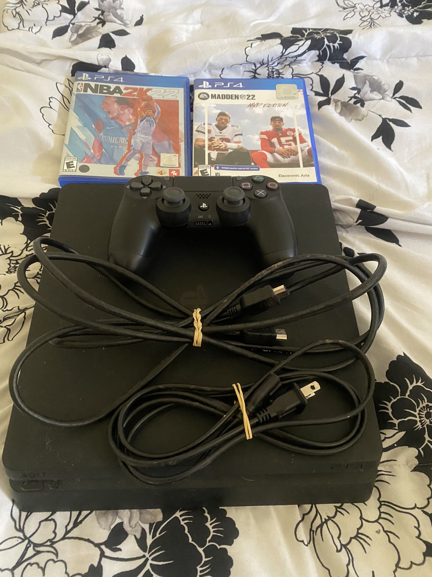 Lappe storm Grønne bønner Ps4 Slim 1tb Used Comes With All Cables 1 Controller And 2 Games for Sale  in Victorville, CA - OfferUp
