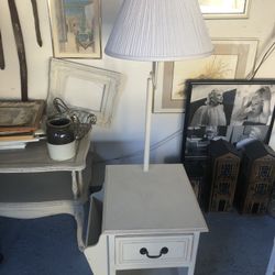 Table / End Table / Lamp (unique)