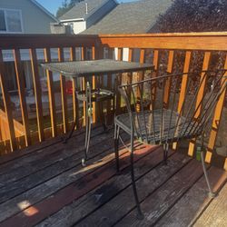 Free Metal Table & 2 Chairs 