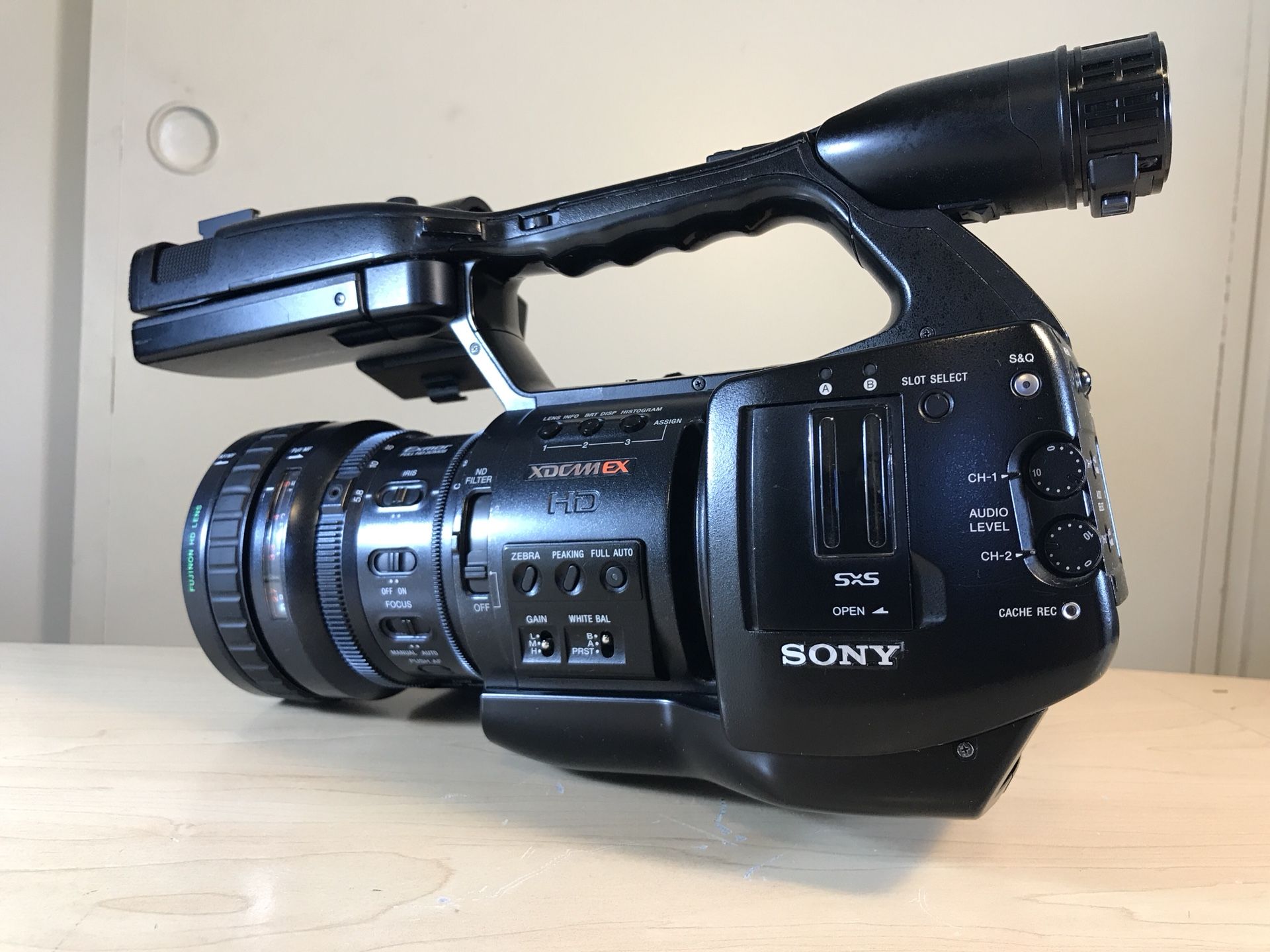 Sony PMW-EX1R XDCAM EX Camcorder EX1 R (1325 Operating Hours)