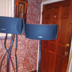 BOSE SPEAKER TOWEL PAIRS WITH CABLE