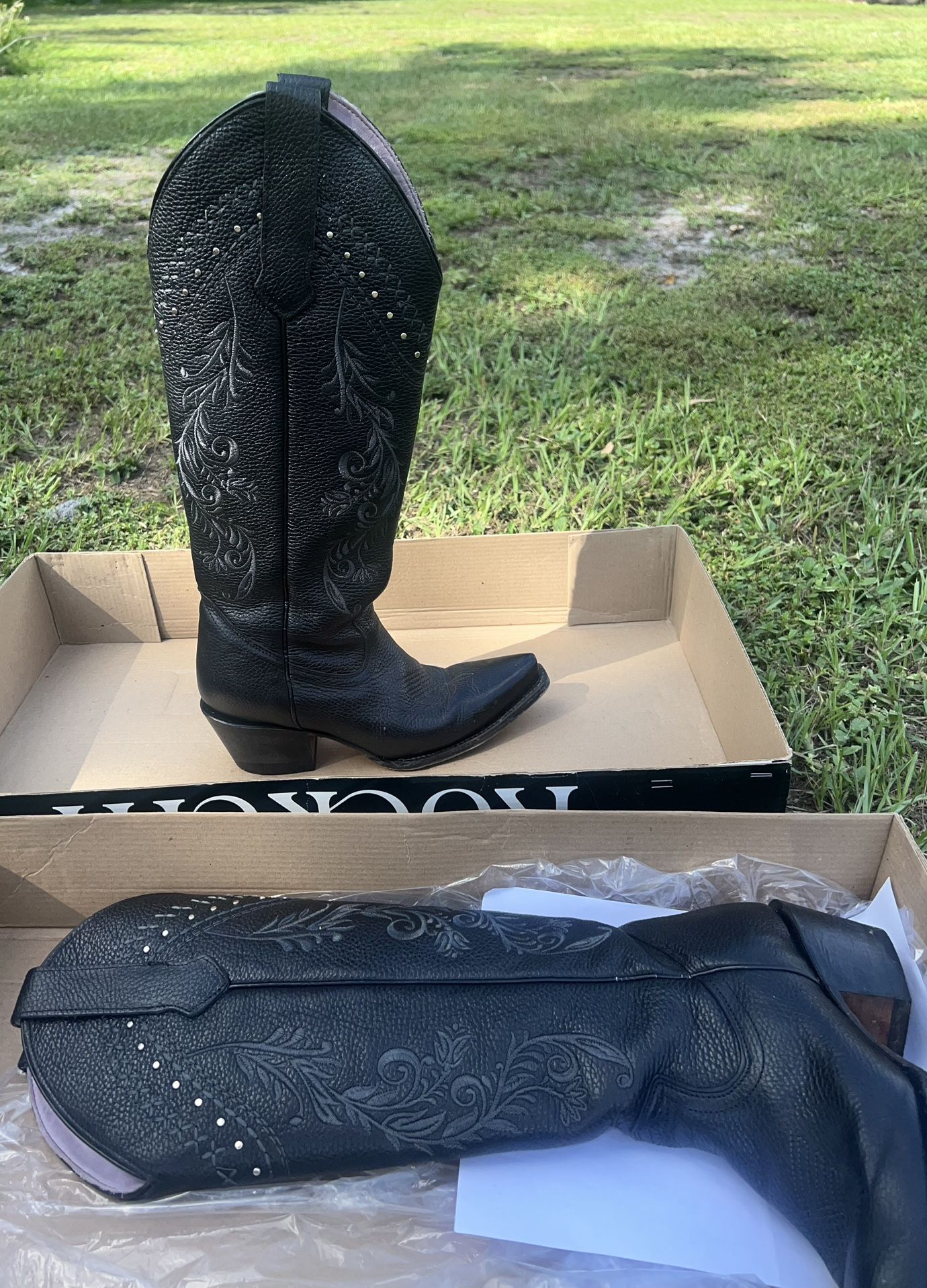 Black cowgirl boots