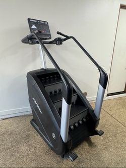 Life Fitness Discover SE Powermill Climber Stairmaster with LED Screen