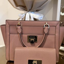 Purses for sale, ranging from $10-120. All in great condition, please let me know if interested 