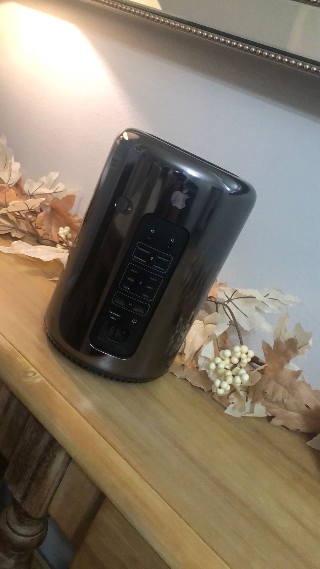 Mac Pro 2013 Used For 1 Month And Still Works
