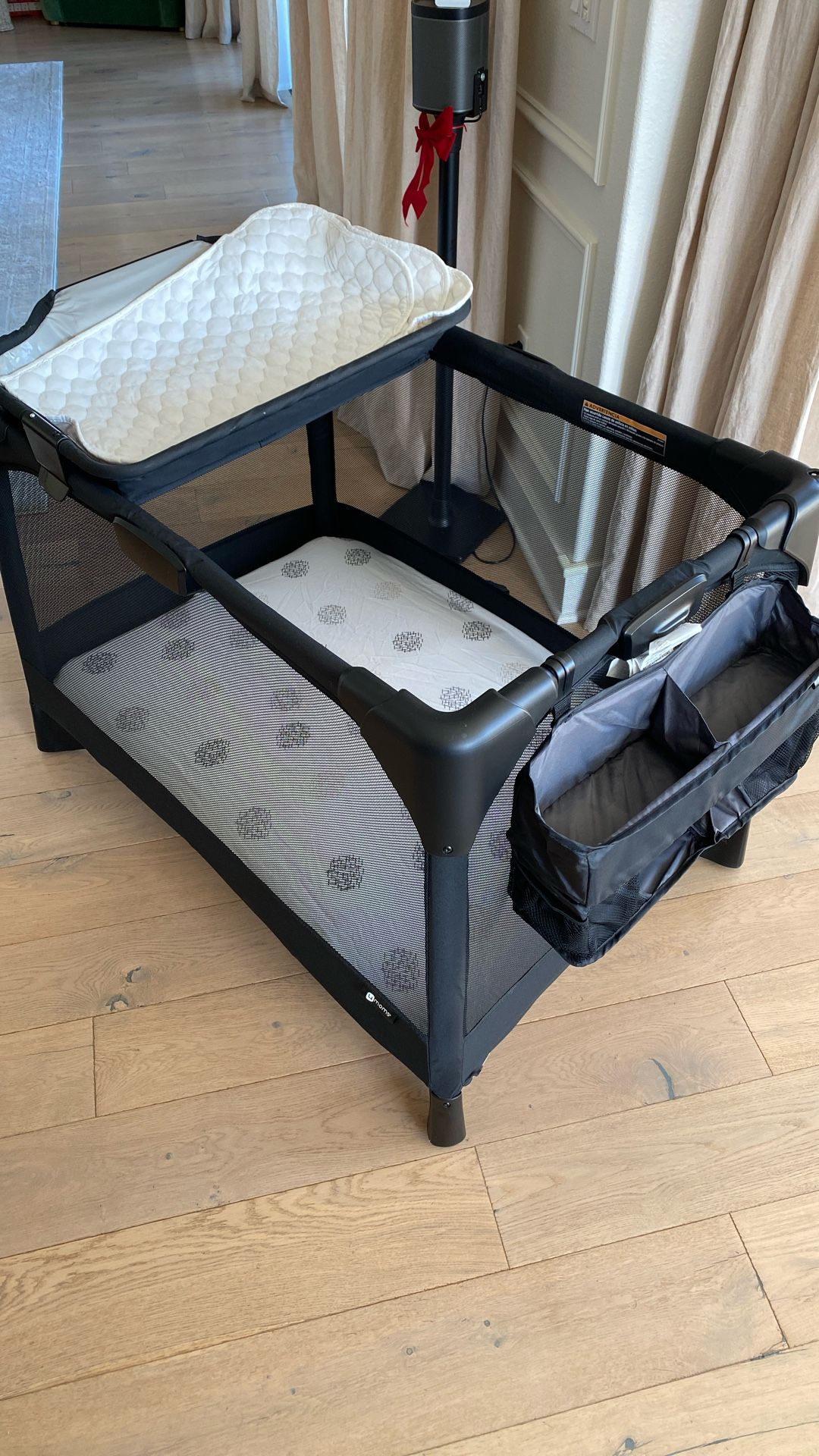 4 Moms Pack & Play With Changing Station