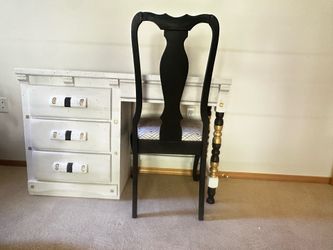 White Desk and chair