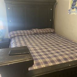 Queen Size Bed From Ashely Furniture 