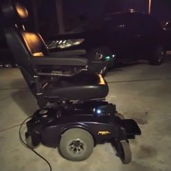 Electric wheelchair