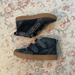 UGG Size 1 Boy’s Rennon II sneaker booties in black with green soles.