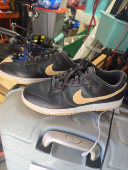 NIKE DUNK LOW RETRO SNEAKERS --- black and sesame.   Size 9.5 mens