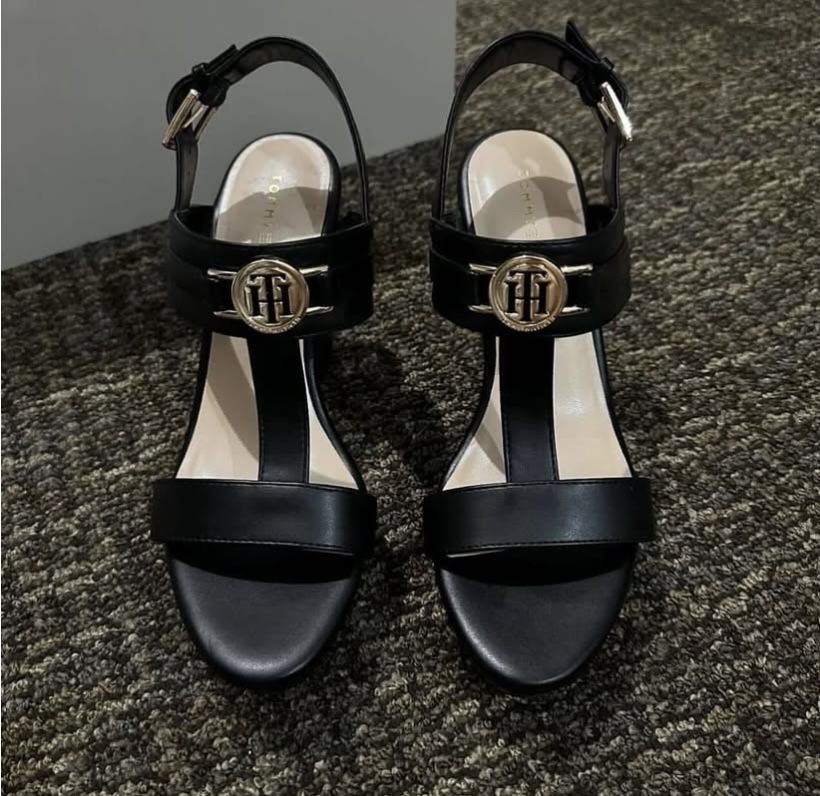 Tommy Hilfiger Sandal Size 8