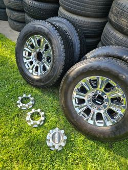 Set wheels ford f250 or f350   missing 1 cap