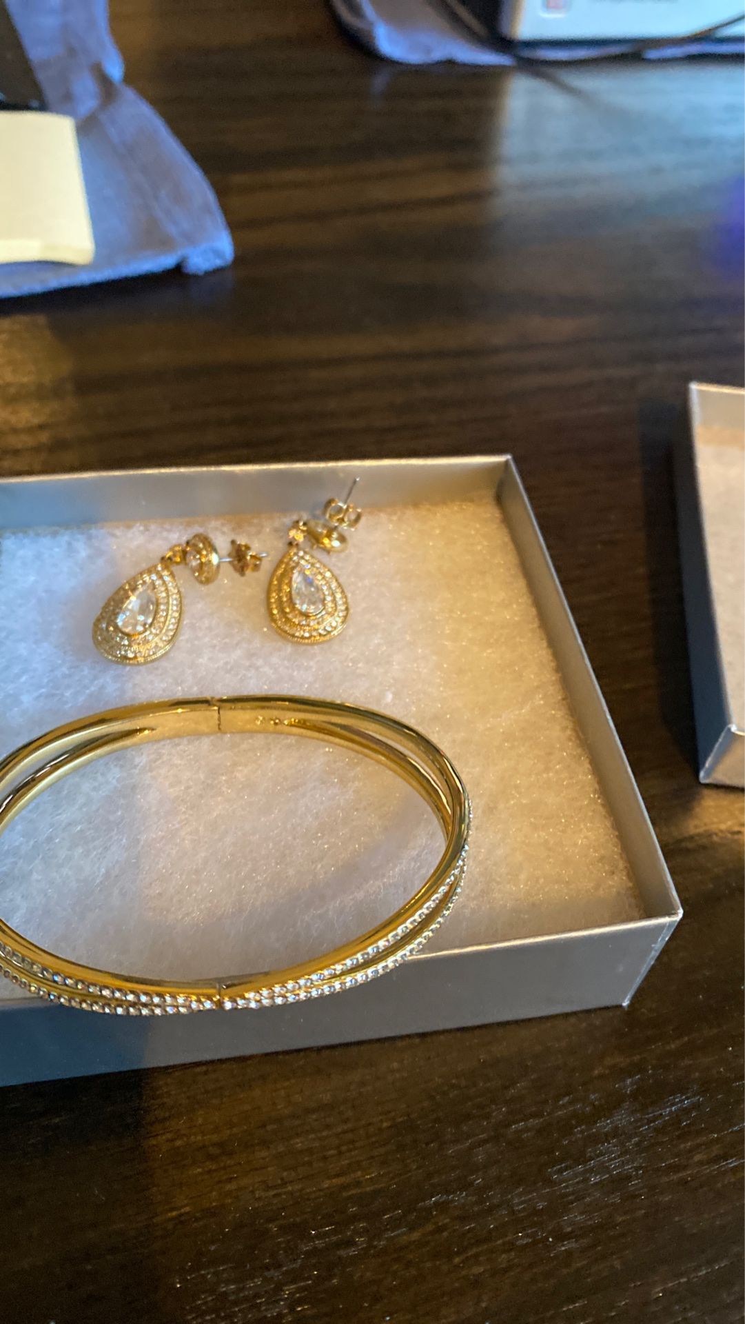 Bracelet and earrings