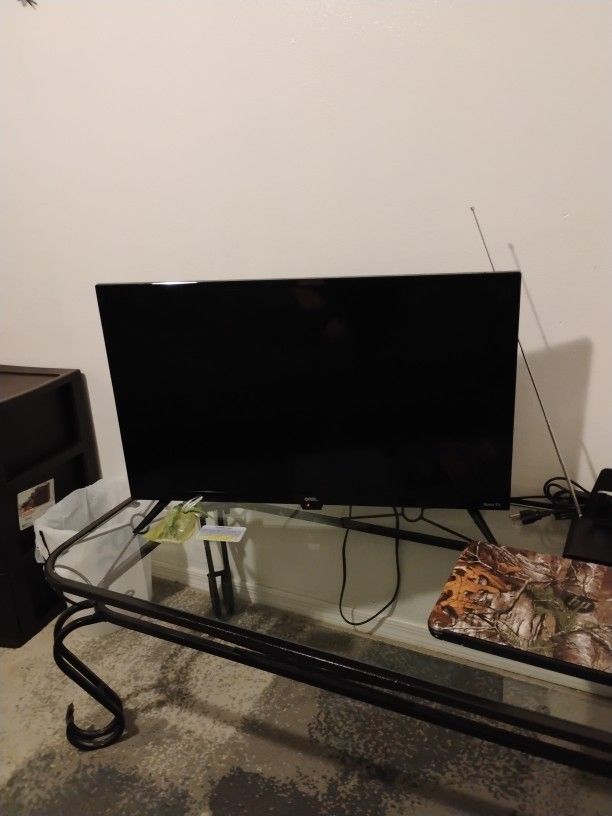 TV, Coffee Table, Drawer, Bluetooth Speaker With Karaoke Capability,Two Tech Surround Speakers,and One 10" Speaker Blaupunk.
