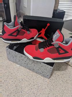 Jordan 4 retro fire Red size 9.5