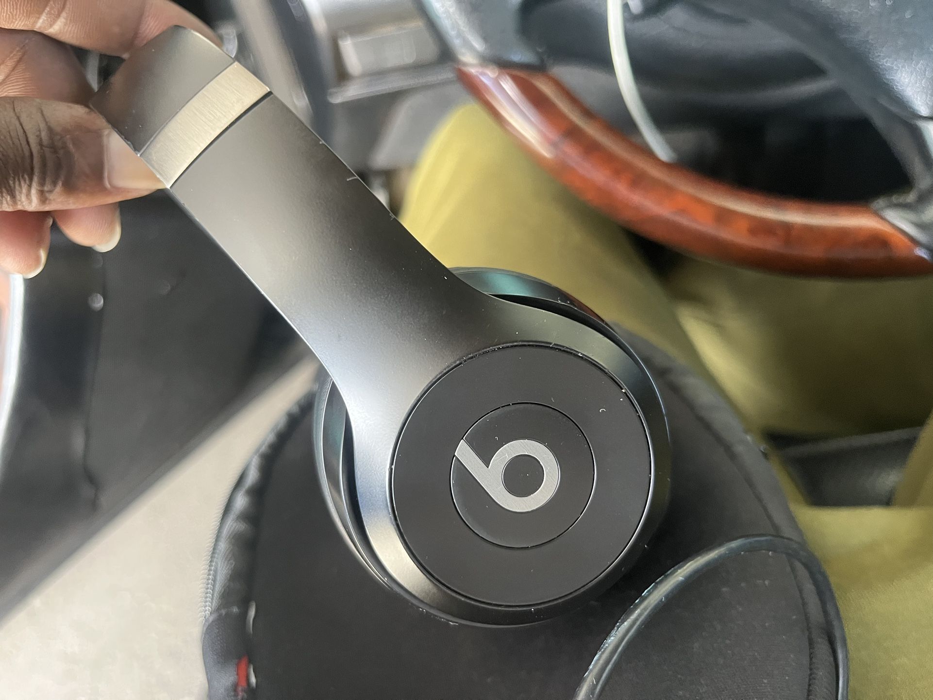 Black Beats Solo 4 Headphones π§ 60$ Perth Amboy or Meet Local Charger π Bag 9am-8pm β