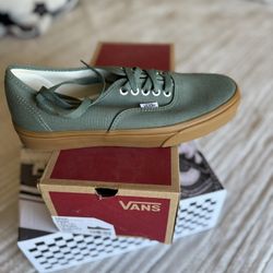 Vans Size 9 (New)