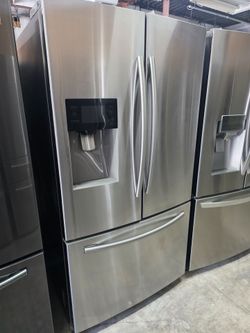 Samsung refrigerator French Door stainless Steel everything works good ✅️