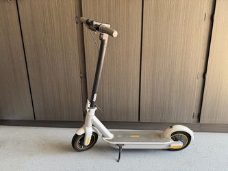Segway Electric Scooter for Adults 700W 18MPH 24 Mi Range Foldable Design