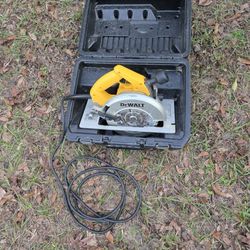 Dewalt Electric Circular Saw 