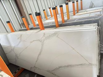 SALE 🏷️ 42”x9’ Quartz Countertop ( Fantasy Gold) 