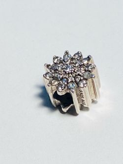 Beautiful Pandora 925 Sterling Silver Ice Crystal Snowflake Charm