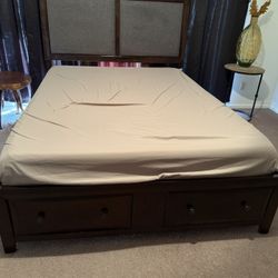 Queen Size Bed With Mattress 
