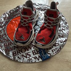 Men’s Size 11 Custom NFL Cleveland Browns Sneakers + Vintage 95 Ballooon