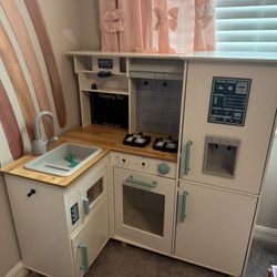Kids Play Kitchen 